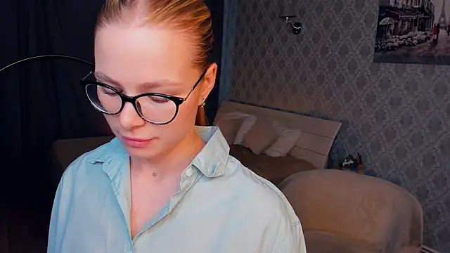 Snapshot of LibbyVenzeio chatting on November 8, 7:08 am LibbyVenzeio online show from November 8, 7:08 am