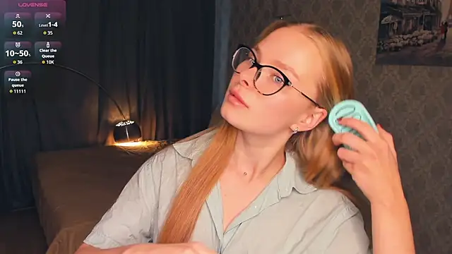 Snapshot of LibbyVenzeio chatting on November 17, 7:03 am LibbyVenzeio online show from November 17, 7:03 am