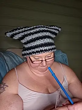 Snapshot of Budd_Bunney chatting on October 22, 11:59 pm Budd Bunney online show from October 22, 11:59 pm