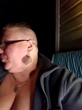 Snapshot of Budd_Bunney chatting on November 6, 12:11 am Budd Bunney online show from November 6, 12:11 am