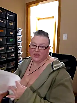 Snapshot of Budd_Bunney chatting on November 21, 2:10 am Budd Bunney online show from November 21, 2:10 am