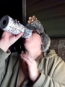 Snapshot of Budd_Bunney chatting on November 23, 2:44 am Budd Bunney online show from November 23, 2:44 am