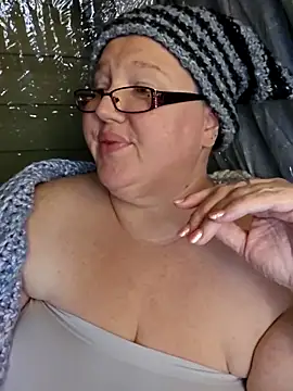 Snapshot of Budd_Bunney chatting on December 2, 12:49 am Budd Bunney online show from December 2, 12:49 am