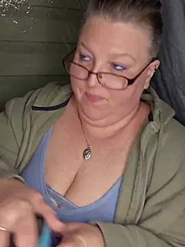 Snapshot of Budd_Bunney chatting on February 4, 2:28 am Budd Bunney online show from February 4, 2:28 am