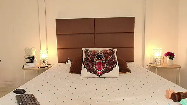 NatashaTaylor online show from August 8, 2:08 pm