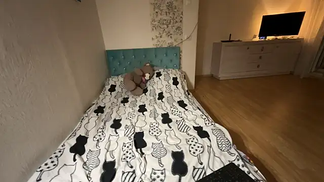 Snapshot of lunaangeltears chatting on October 9, 9:46 pm lunaangeltears online show from October 9, 9:46 pm