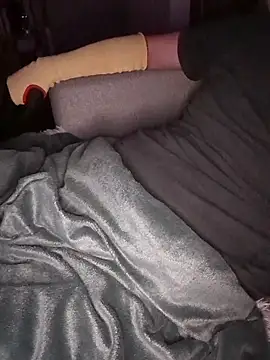 Snapshot of Wuffel69 chatting on October 14, 12:00 am Wuffel69 online show from October 14, 12:00 am