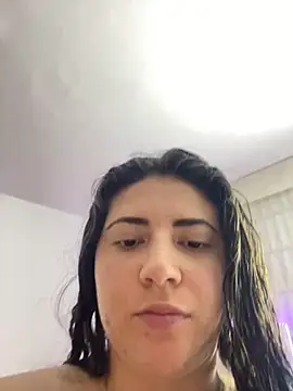 Snapshot of saraaa__ chatting on October 28, 3:21 am saraaa   online show from October 28, 3:21 am