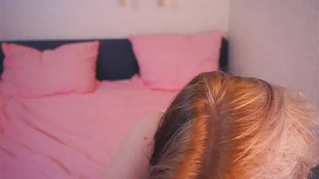 EviaVanveen online show from December 4, 7:39 am