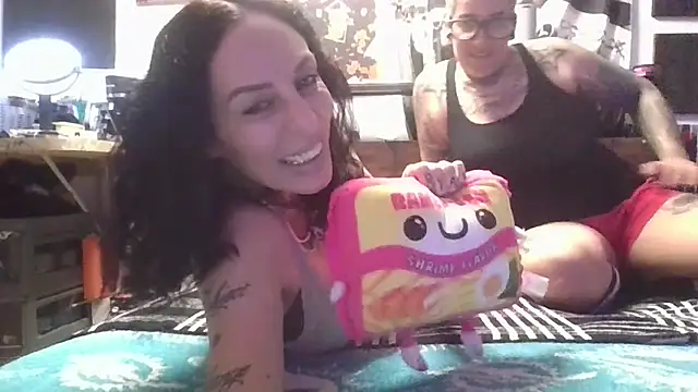 Snapshot of inkdhollow1 chatting on November 20, 3:39 am inkdhollow1 online show from November 20, 3:39 am