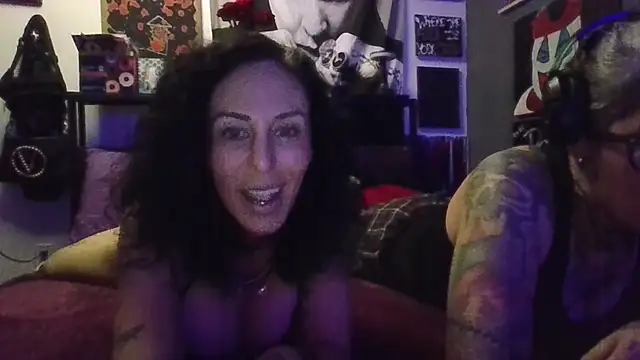 Snapshot of inkdhollow1 chatting on December 20, 6:42 am inkdhollow1 online show from December 20, 6:42 am