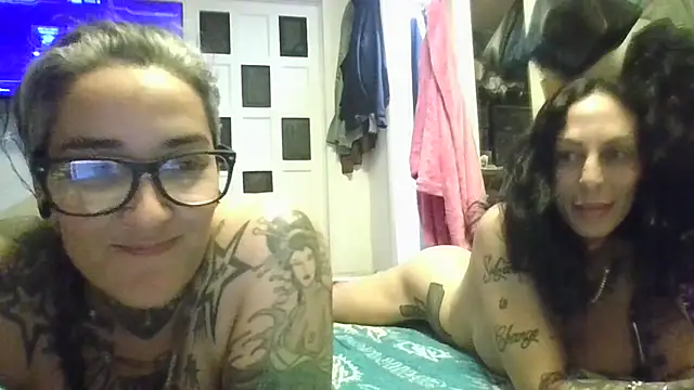 inkdhollow1 online show from June 6, 10:14 pm