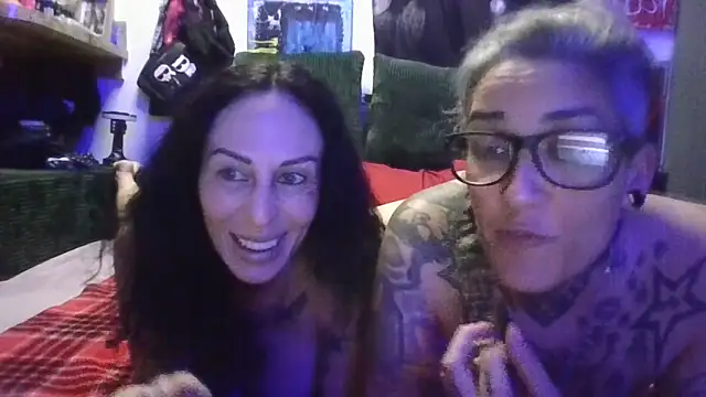 inkdhollow1 online show from June 22, 3:08 am