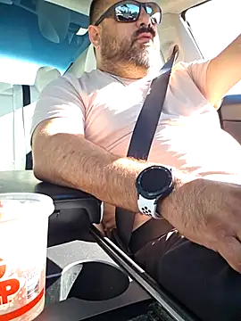 Roddog18 online show from November 28, 8:11 pm