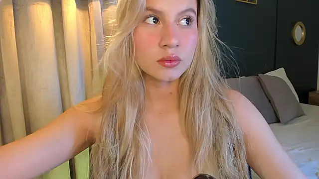 mia curry online show from June 9, 7:14 pm