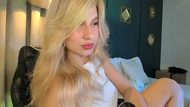 mia curry online show from June 10, 7:13 pm