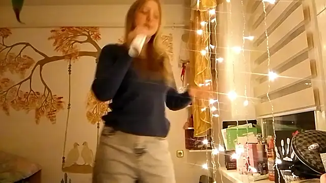 CarynFlaryn online show from October 15, 5:24 pm