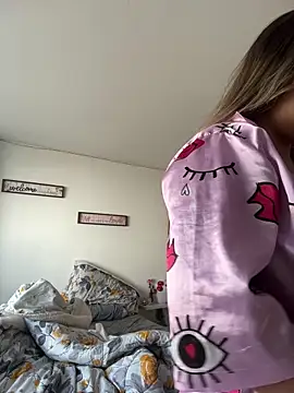 Zoe riivas online show from February 10, 2:10 pm