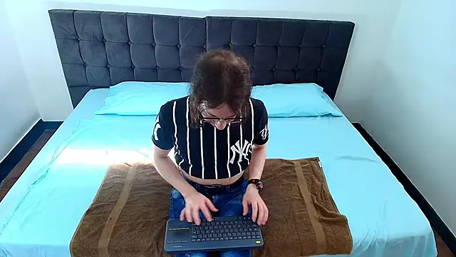 SnowyX  online show from October 9, 8:40 pm
