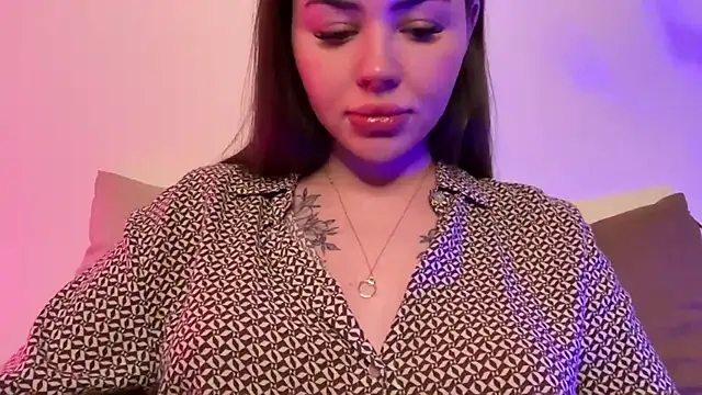 AlmaryKim online show from April 28, 6:57 pm