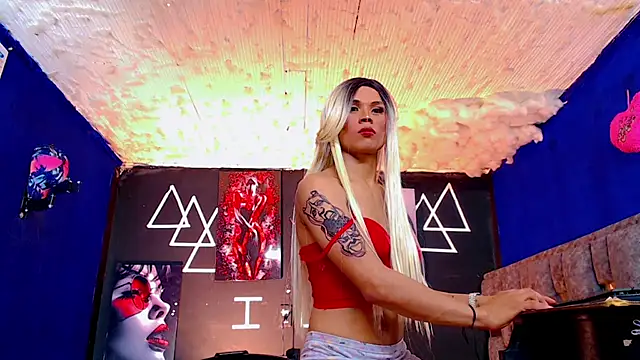 Snapshot of Fersexy_Dolls chatting on October 29, 2:47 am Fersexy Dolls online show from October 29, 2:47 am