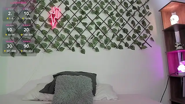 Shinny Crystal online show from October 30, 1:23 pm