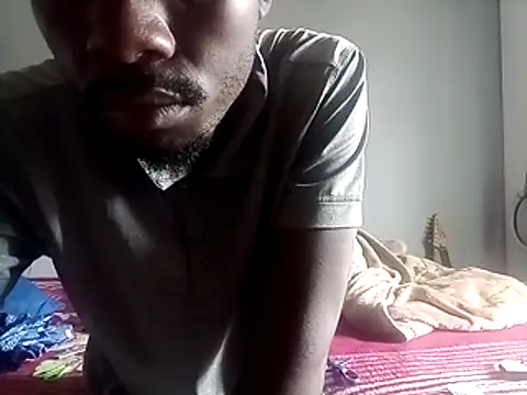 Snapshot of biGgslong01 chatting on March 28, 8:25 am biGgslong01 online show from March 28, 8:25 am