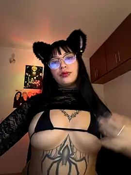 Snapshot of Hinatamoon_ chatting on October 23, 5:07 am Hinatamoon online show from October 23, 5:07 am