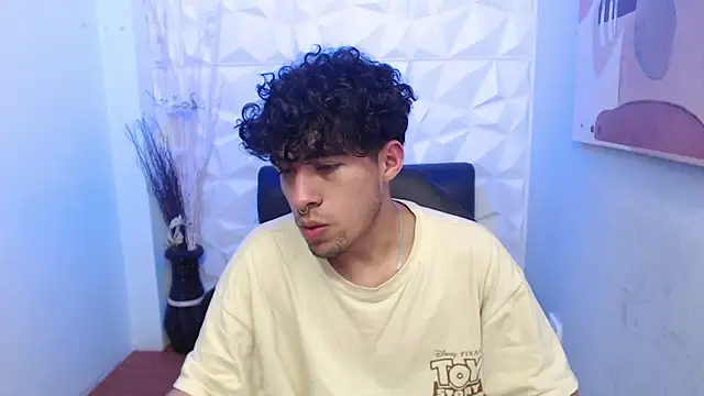 Snapshot of Liil_boy chatting on October 24, 3:58 am Liil boy online show from October 24, 3:58 am