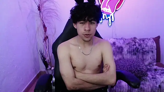 Snapshot of Liil_boy chatting on November 2, 4:53 pm Liil boy online show from November 2, 4:53 pm