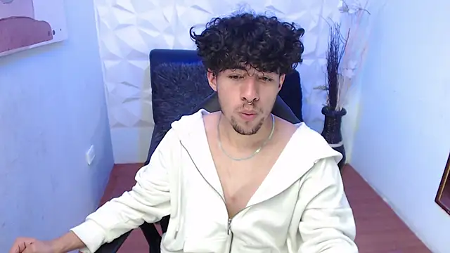 Snapshot of Liil_boy chatting on November 21, 3:27 am Liil boy online show from November 21, 3:27 am