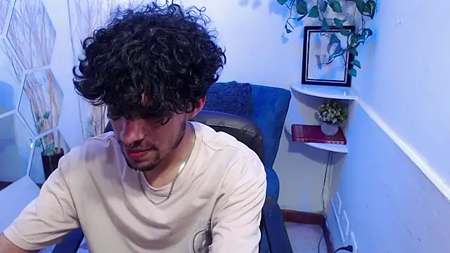 Snapshot of Liil_boy chatting on November 27, 3:30 am Liil boy online show from November 27, 3:30 am