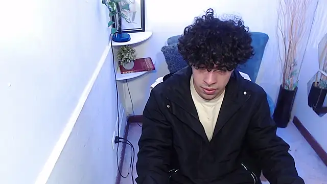 Snapshot of Liil_boy chatting on December 2, 3:34 am Liil boy online show from December 2, 3:34 am