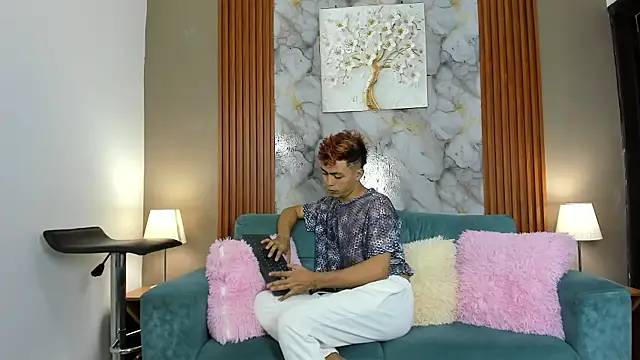 VERY HOT GUYS online show from February 14, 1:19 pm