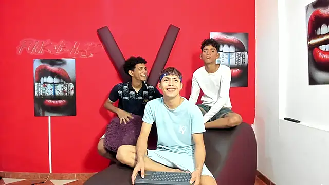 VERY HOT GUYS online show from April 6, 7:15 pm