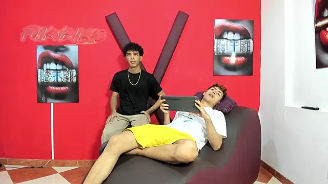 VERY HOT GUYS online show from April 10, 7:18 pm