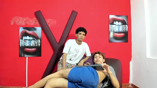 VERY HOT GUYS online show from April 15, 7:58 pm