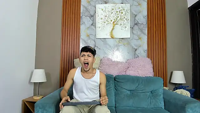 VERY HOT GUYS online show from April 28, 7:24 am