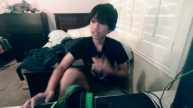 youngasianboy2007 online show from October 13, 12:43 am