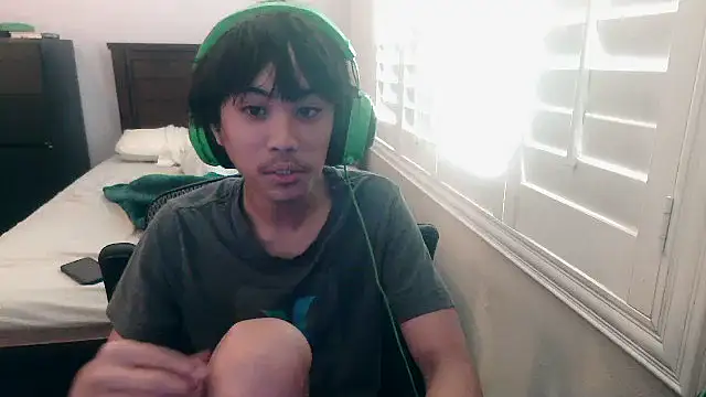 youngasianboy2007 online show from October 18, 9:48 pm