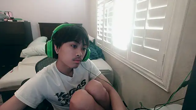 youngasianboy2007 online show from October 19, 9:26 pm