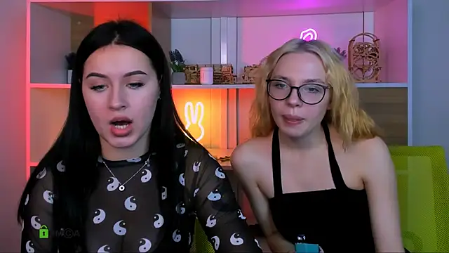 Snapshot of vivy_star1 chatting on November 15, 9:50 am vivy star1 online show from November 15, 9:50 am