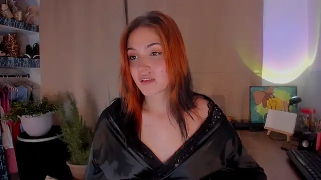 Snapshot of AmaruBloom chatting on December 2, 5:13 am AmaruBloom online show from December 2, 5:13 am