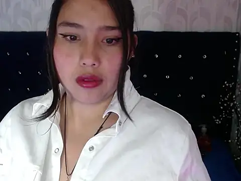 Lovingmoraxx online show from October 21, 2:40 pm
