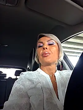 Snapshot of KirraWhite chatting on October 16, 7:53 am KirraWhite online show from October 16, 7:53 am