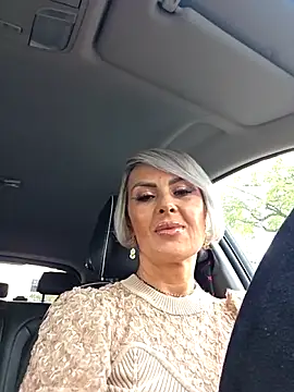 Snapshot of KirraWhite chatting on October 18, 6:05 am KirraWhite online show from October 18, 6:05 am