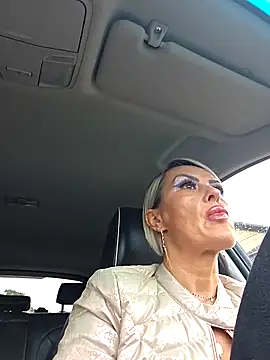 Snapshot of KirraWhite chatting on November 7, 6:13 am KirraWhite online show from November 7, 6:13 am