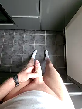 Snapshot of rezzzze chatting on November 19, 10:59 am rezzzze online show from November 19, 10:59 am