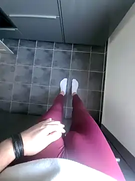 Snapshot of rezzzze chatting on November 27, 10:28 am rezzzze online show from November 27, 10:28 am