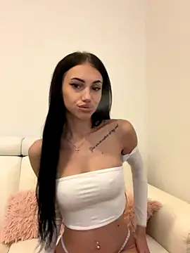 Snapshot of ilariea_girl chatting on October 30, 10:21 pm ilariea girl online show from October 30, 10:21 pm